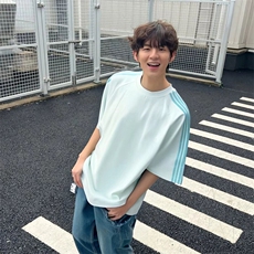 抖音得物品质二开240克宽松纯棉美式潮牌印花三条杠中性风短袖T恤，男装T恤，电商A486-1