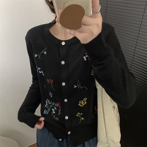 重工刺绣钩花精纺羊毛开衫女圆领拼色针织衫毛衣宽松休闲外套上衣图片
