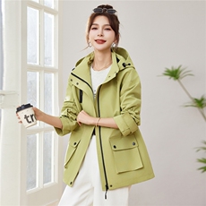 现货2026年春季时尚休闲宽松显瘦中年妈妈风衣外套（帽子可拆卸），女装风衣，靓衣阁