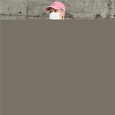 粉红色
