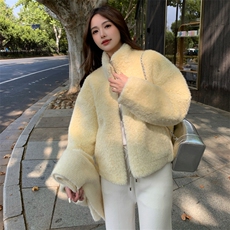新款主推奶呼呼嫩黄色皮毛一体2639-P185-K278，女装短外套，2C129