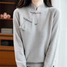 新中式国风盘扣100%纯羊毛衫女秋冬新款复古旗袍领针织打底衫毛衣,女装羊毛衫,绒汀羊绒,清河羊绒市场 新中式国风盘扣100%纯羊毛衫女秋冬新款复古旗袍领针织打底衫毛衣,女装羊毛衫,绒汀羊绒,清河羊绒市场