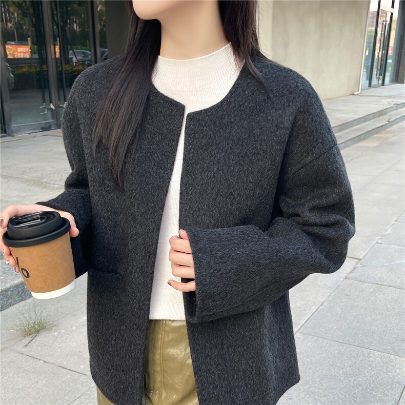 2025年秋季新款百搭女士带兜长袖圆领短款大衣,女装双面呢大衣,召鑫羊绒双面呢