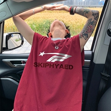 酒红色