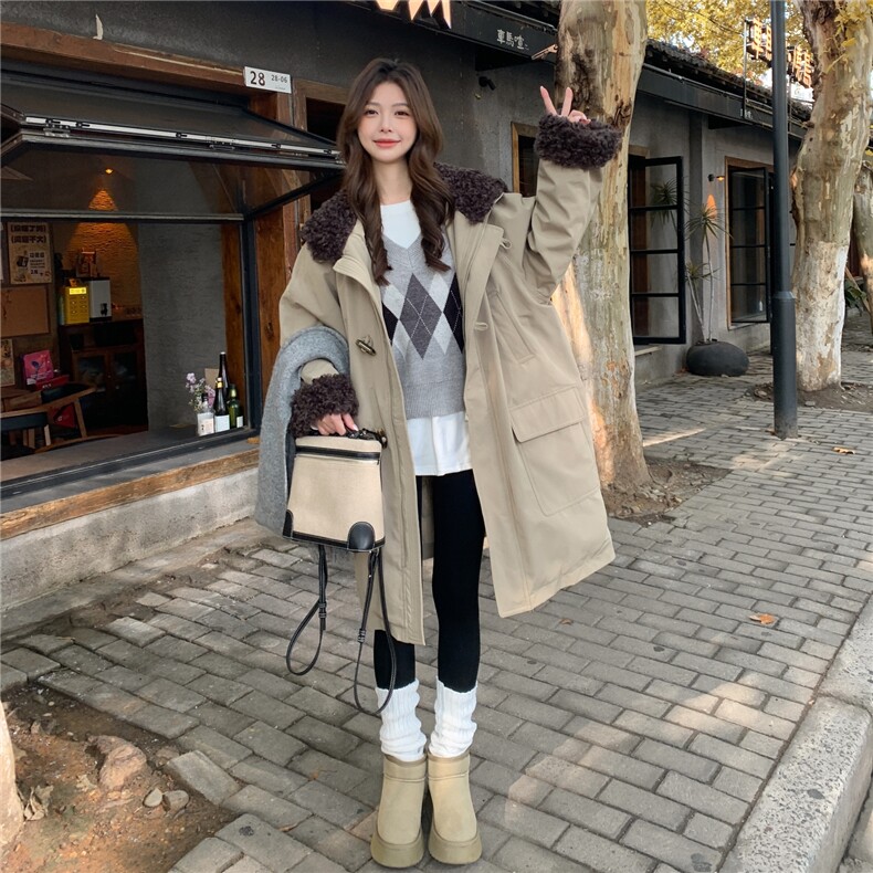 卡其色工装连帽圈圈毛拼接羽绒服女2025年冬季新款90绒长款派克服,女装羽绒服,2C159