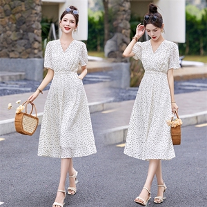 时尚波点连衣裙女中长款2025夏季新款v领收腰显瘦减龄休闲裙子潮，女装连衣裙，牡丹诺