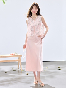 夏季新款现货！2026洋气时尚重工刺绣花马甲+珍珠吊带长裙套装女图片