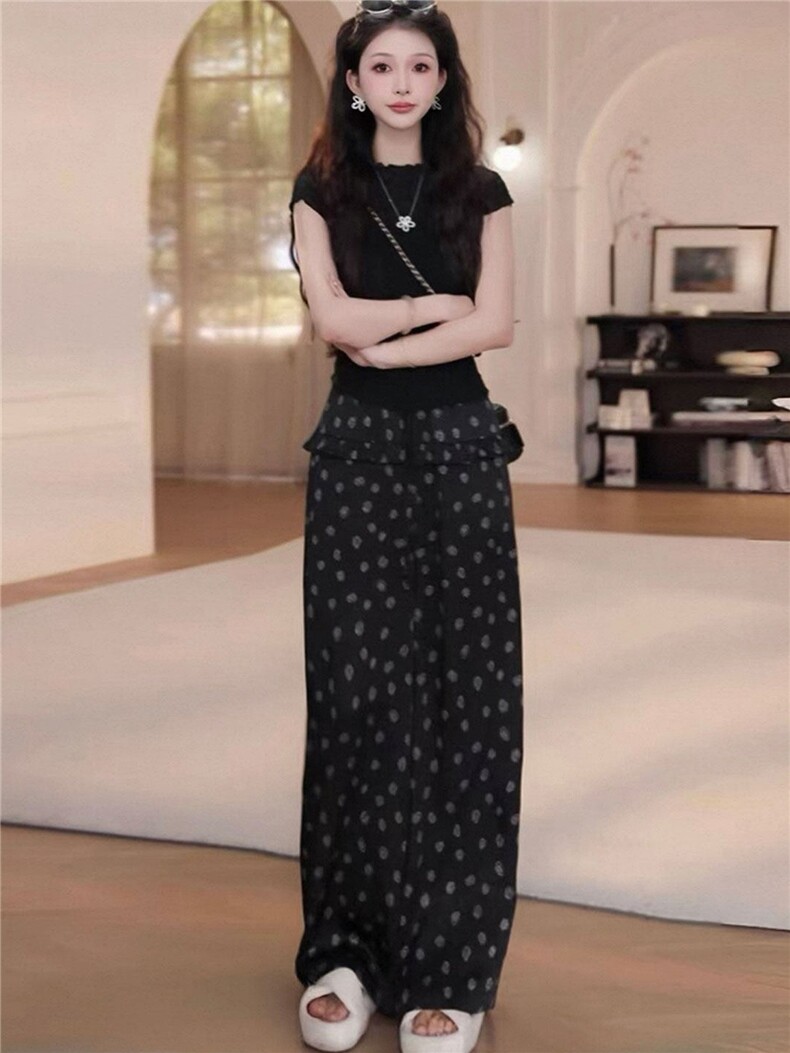 高级感时尚套装女夏新款黑色收腰短袖花朵印花木耳边屁帘裤两件套,女装套装/套裙,江南