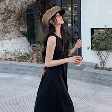 2025年夏季针织连衣裙褶裥露背裙气质通勤文艺/优雅，女装连衣裙，诺蝶