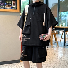 黑色