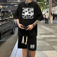 黑色