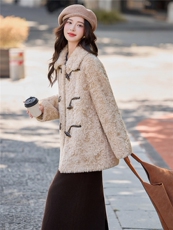 时尚翻领羊羔毛绒外套女2025秋冬新款洋气减龄牛角扣保暖显瘦大衣，女装短外套，美沁