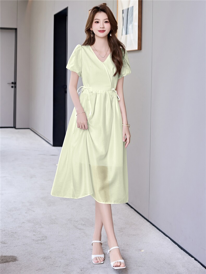 现货2025夏装法式气质女中长款新款时尚设计感遮肚子连衣裙,女装连衣裙,时尚俏佳人