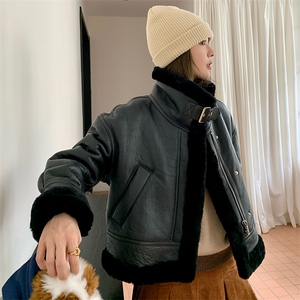 皮毛一体皮衣机车服女2024冬季新款港风复古流行小个子羊羔毛外套图片