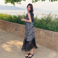 冷淡系独特别致背心裙子2025新款女初夏法式深蓝色格纹拼接连衣裙，女装连衣裙，2C216