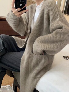 开衫女中长款V领秋冬慵懒软糯休闲宽松保暖针织衫图片
