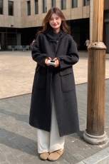 【现货】新款炭黑色牛角扣连帽双面羊绒大衣99016款P265K378，女装毛呢外套，2C316