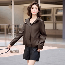 仿真皮皮衣女2024新款秋带帽休闲小个子海宁仿绵羊皮夹克外套短款，女装皮衣，美拉德工厂直营店