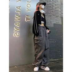深灰色