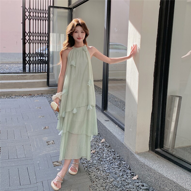 豆绿色挂脖露肩吊带连衣裙女夏2025新款独特漂亮巨好看高级感长裙,女装连衣裙,2C273