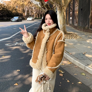 麂皮绒保暖上衣女冬羊羔毛一体皮毛外套图片