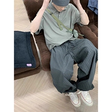 灰绿色