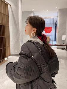 可拆卸羊羔毛外套图片