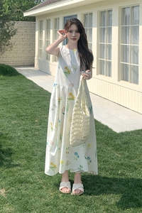 法式俏皮减龄印花连衣裙女2025夏季新款休闲超好看甜美初恋背心裙图片