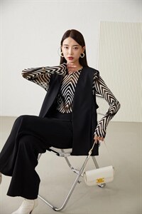 《现货》侧摺伞型韩版马甲图片