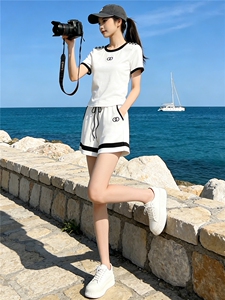 女夏季新款跑步休闲服套装时尚洋气宽松减龄圆领短袖阔腿裤两件套图片 女夏季新款跑步休闲服套装时尚洋气宽松减龄圆领短袖阔腿裤两件套图片