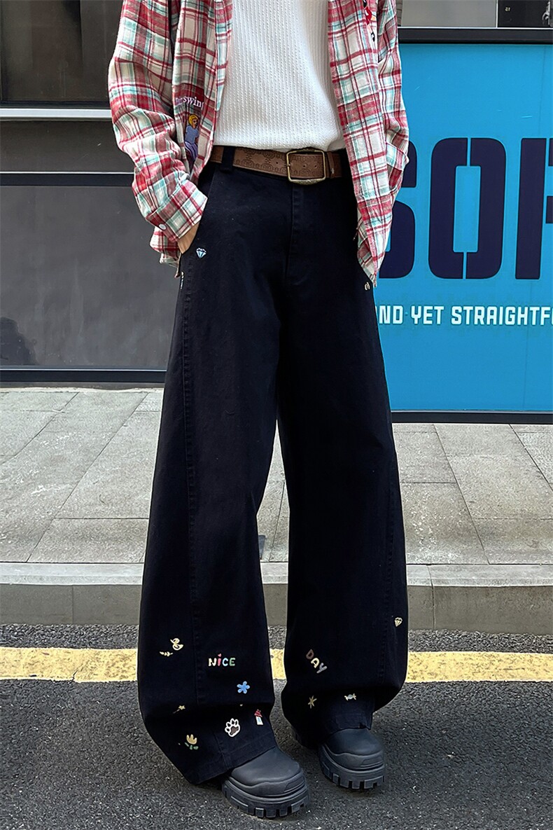 8X-M卡通绣花休闲裤男2025新款情侣宽松阔腿弯刀裤子K9173P78,男装休闲裤,电商D206-1