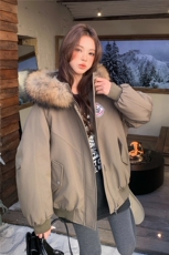工装风大毛领羽绒服女短款2025冬季新款时尚加厚派克服军绿色外套，女装羽绒服，艾米莉亚