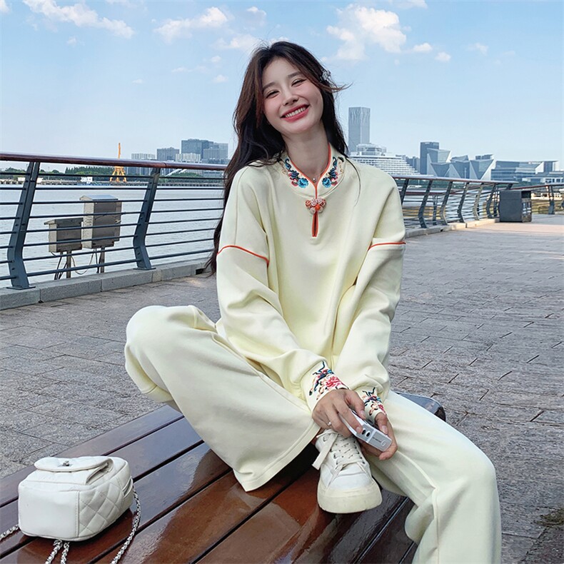 独特漂亮新中式奶杏色卫衣套装女春秋2025新款盐系穿搭长裤两件套,女装套装/套裙,2C187