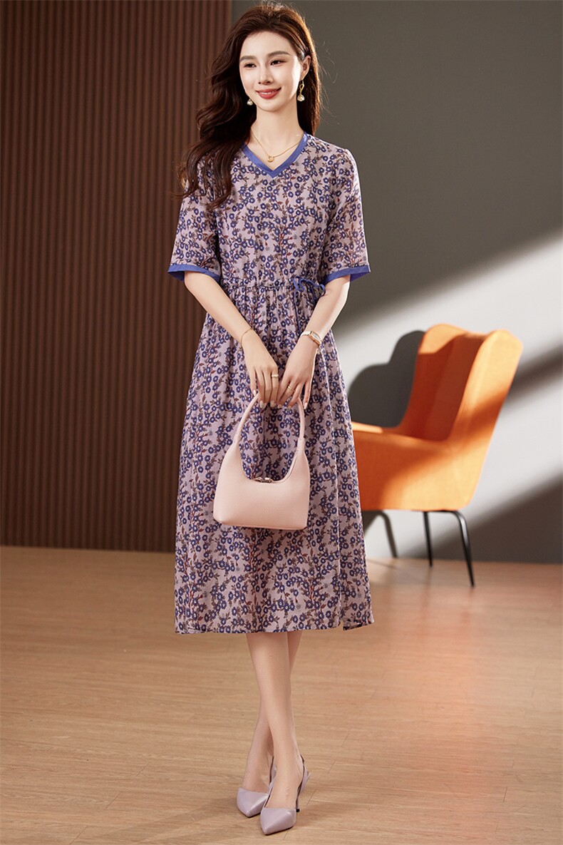 U家时尚v领印花连衣裙女2025夏季新款韩版减龄显瘦碎花长裙子,女装连衣裙,丽影随形