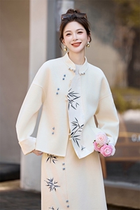 芷墨2025年冬季新款绣花新中式双面呢外套加半身裙两件套装裙图片