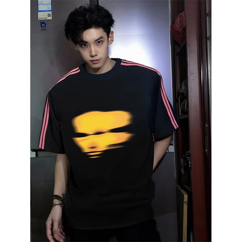 抖音得物品质二开240克宽松纯棉美式潮牌印花三条杠中性风短袖T恤,男装T恤,电商A486-1