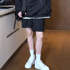 黑色