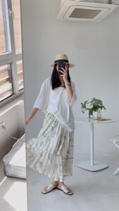 拼接花色半裙。图片