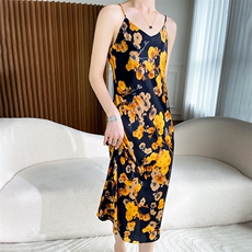 连衣裙女夏季白色花卉吊带长裙性感大码2025新款夏季醋酸缎面裙子，女装连衣裙，朝贺羊绒