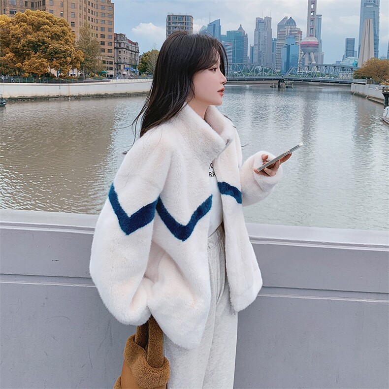皮毛一体外套女冬2024新款学生短款小个子羊羔毛加绒加厚宽松韩系,女装短外套,2C095