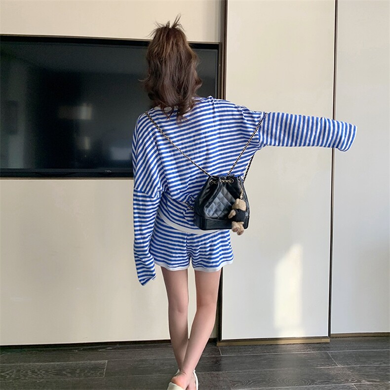 休闲复古穿搭蓝色条纹长袖t恤配短裤女春秋超火好看松弛两件套装,女装套装/套裙,2C088