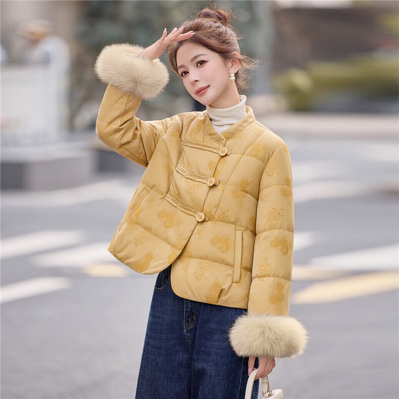 现货2026新中式气质优雅提花真狐狸毛时尚减龄白鹅绒羽绒服,女装羽绒服,火爆靓佳人