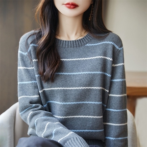 2025年秋季新款百搭女士条纹圆领长袖针织衫图片