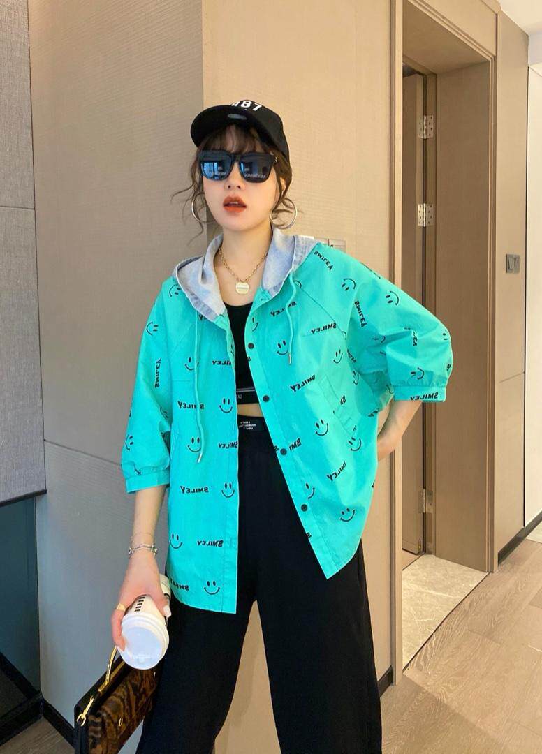【现货】夏季新款牛仔拼接连帽笑脸七分袖排扣防晒外套，女装，微迪菲
