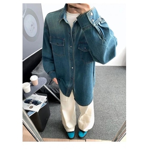 美式复古蓝色牛仔衬衫男女2025春秋冬季新款长袖夹克外套,真丝酒红色连衣裙搭配图片