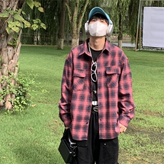 暗红色