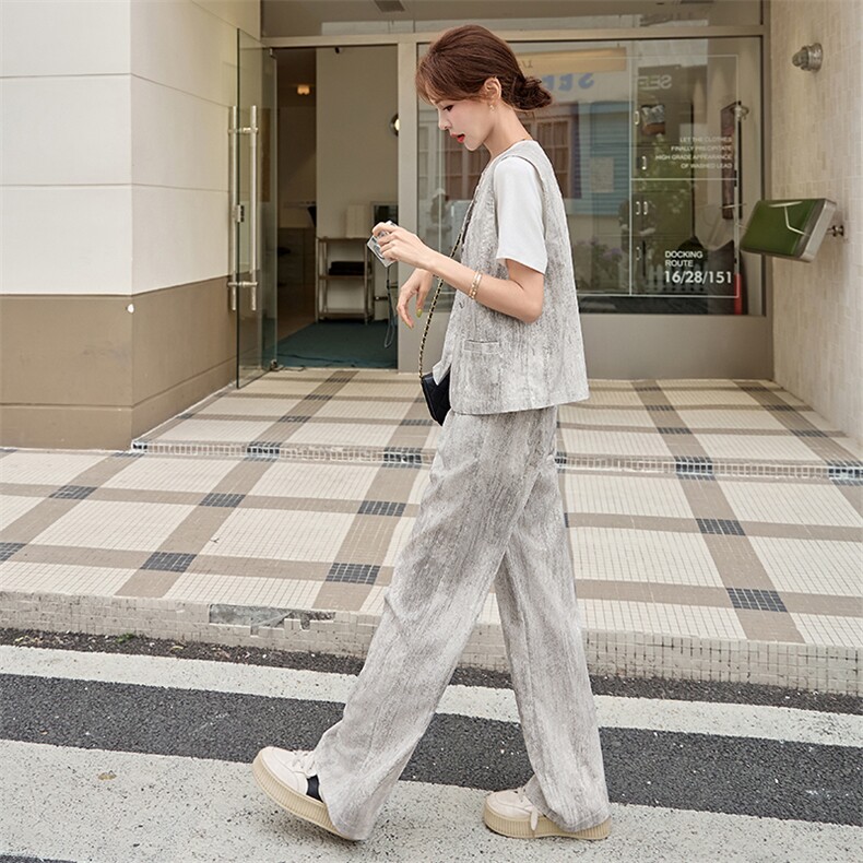 2025年夏季新款女装时尚气质条纹马甲阔腿裤三件套,女装套装/套裙,浙宝二楼003号