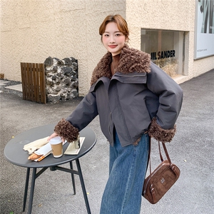 羊羔毛领灰色外套女冬2025超火好看高级小众加绒加厚短款派克棉服图片