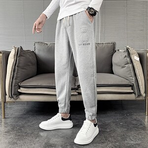 网红华夫格休闲裤男韩版潮流2025秋冬季新款小熊压花长裤修身小脚，男装休闲裤，电商A327