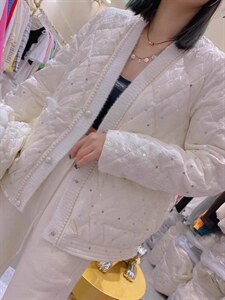 亮片羽绒服图片